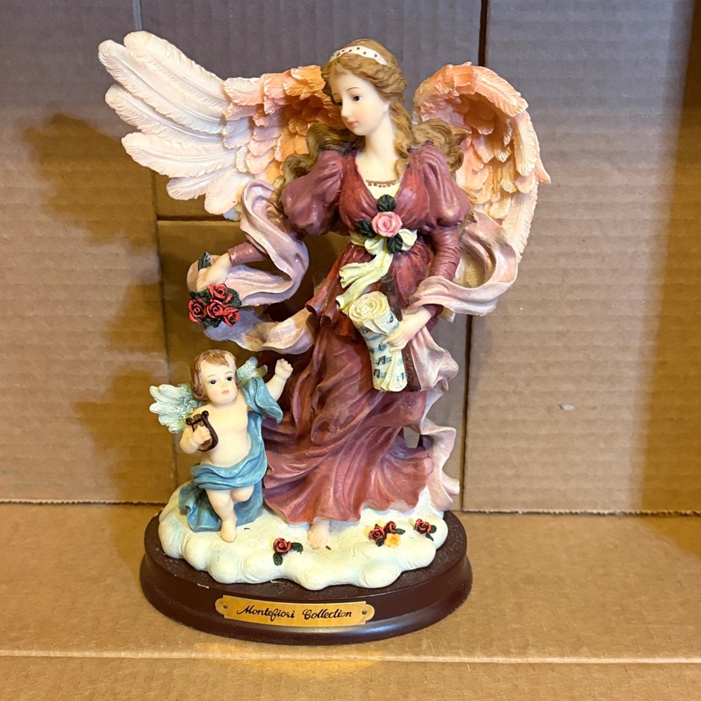 Montefiori Collection
Angel and Cherub
Figurine